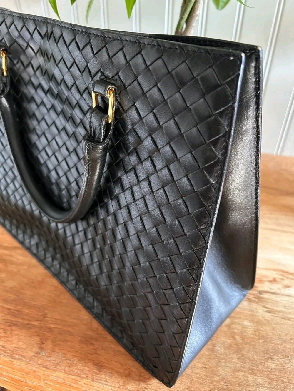 Bottega Veneta Black Intrecciato Leather handbag - Picture 2 of 3